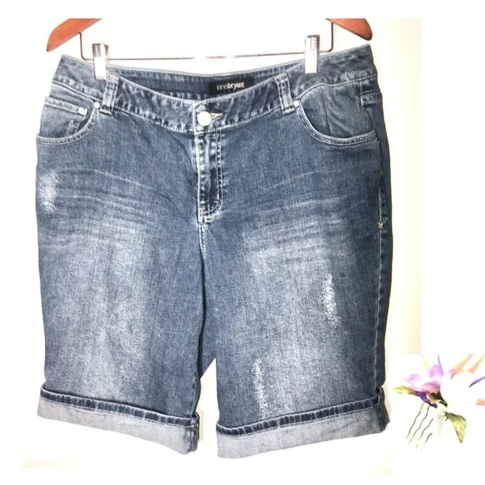 Lane Bryant distressed jean shorts size 16